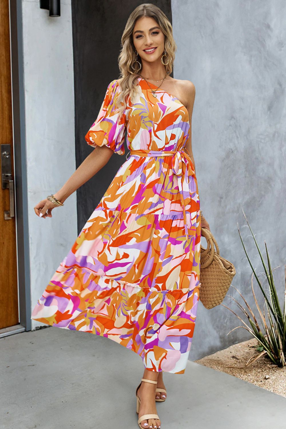 Robe longue imprimée asymétrique avec ceinture nouée