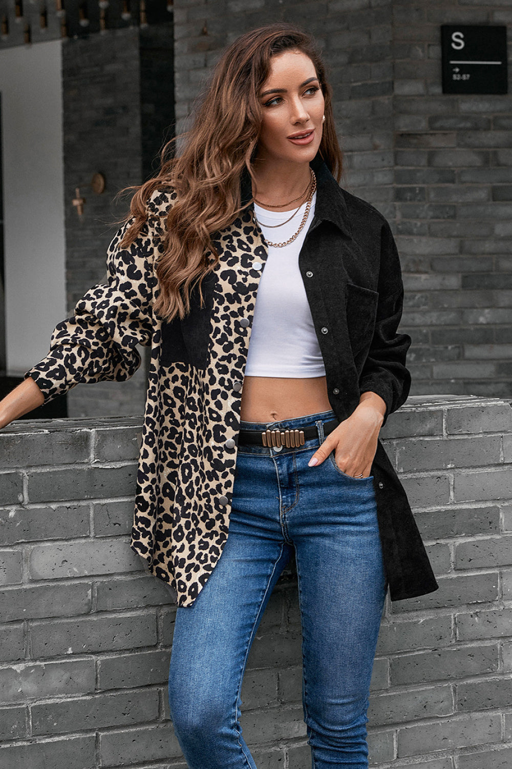 Zweifarbiges Hemd mit gespleißter Button-Down-Tasche