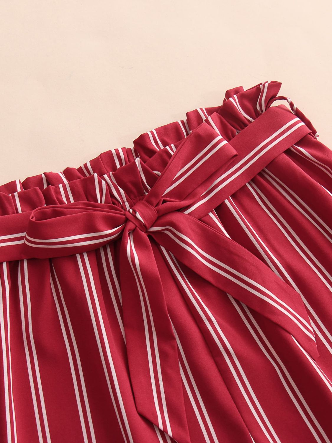 Gestreifte Shorts mit Bindegürtel