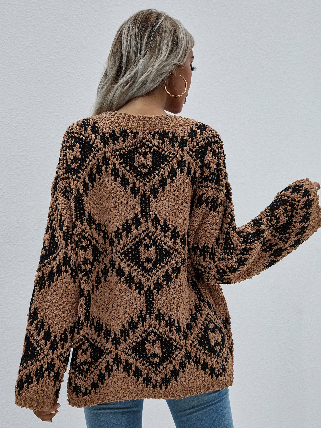 Grobstrickpullover mit geometrischem Print