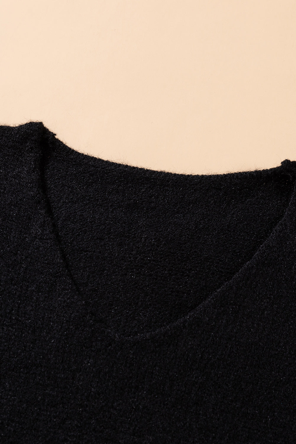 Robe en tricot à manches en dentelle et col en V
