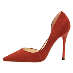 Flache Pumps aus Wildleder mit spitzer Zehenpartie