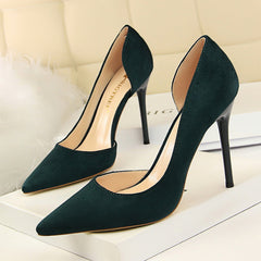 Flache Pumps aus Wildleder mit spitzer Zehenpartie