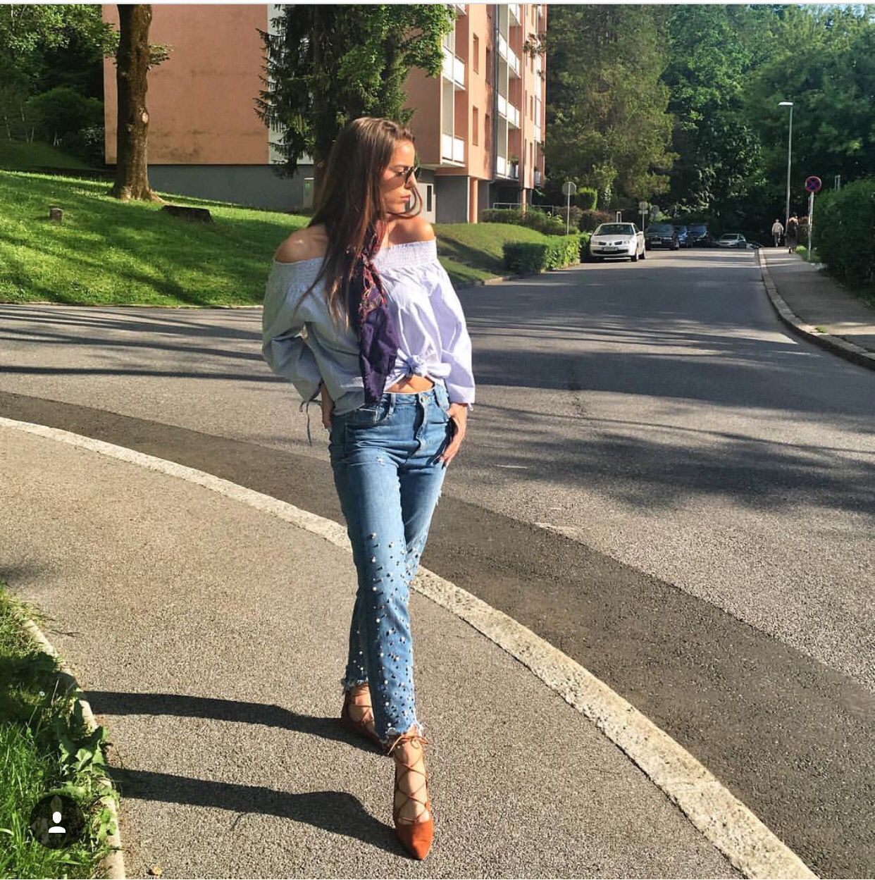 Pantalon en jean déchiré, taille haute, slim, droit, clouté de perles, irrégulier, asymétrique, avec pompons