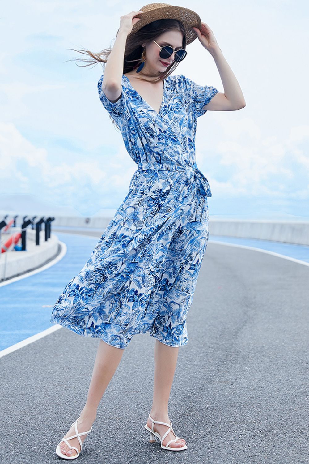 Robe mi-longue à manches courtes et surplis avec ceinture