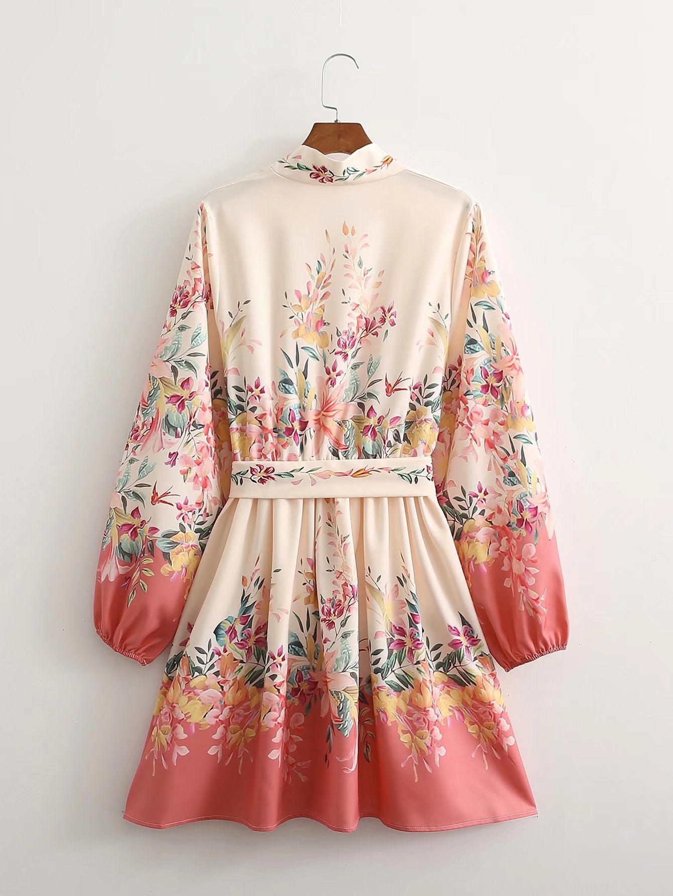 Wind Langarm Positionierendes Blumenkleid