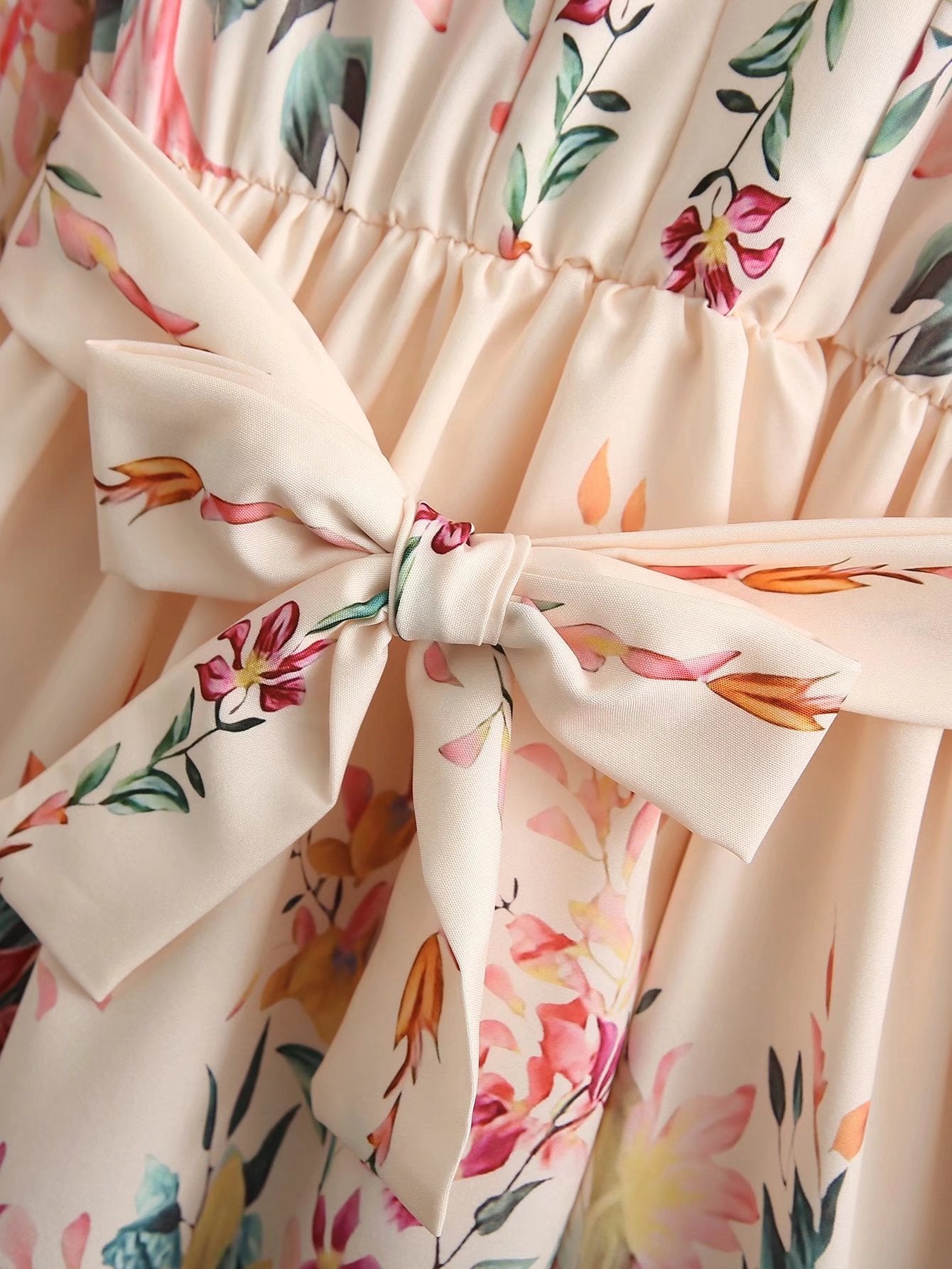 Wind Langarm Positionierendes Blumenkleid
