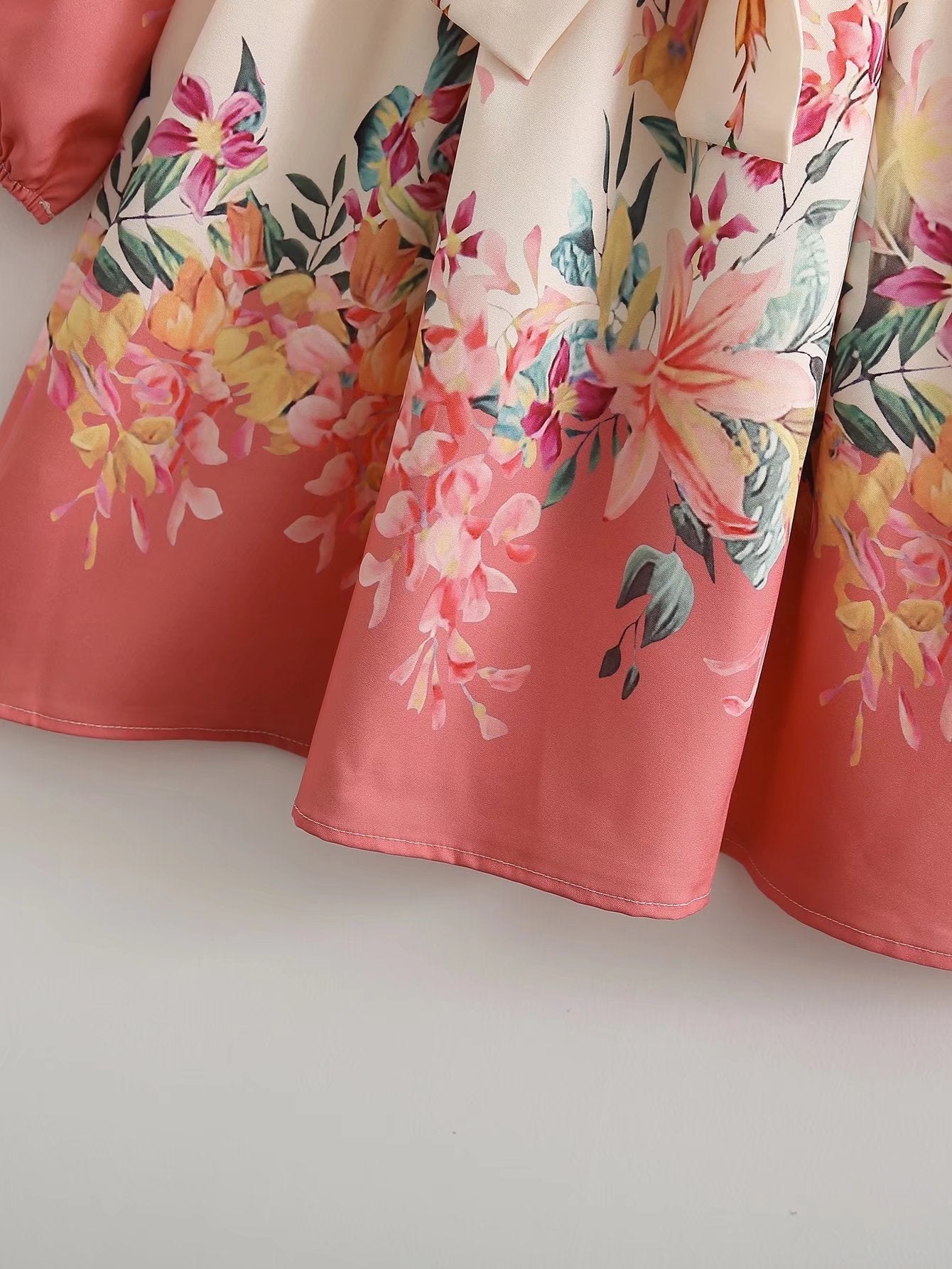 Wind Langarm Positionierendes Blumenkleid