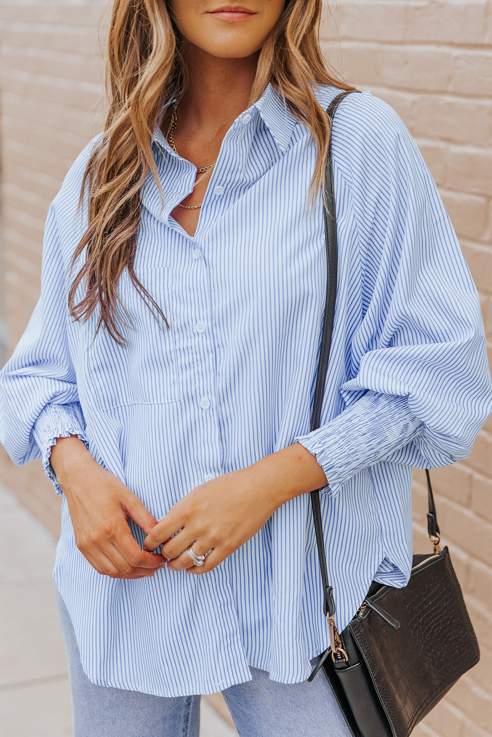 Chemise rayée à smocks et boutons sur le devant