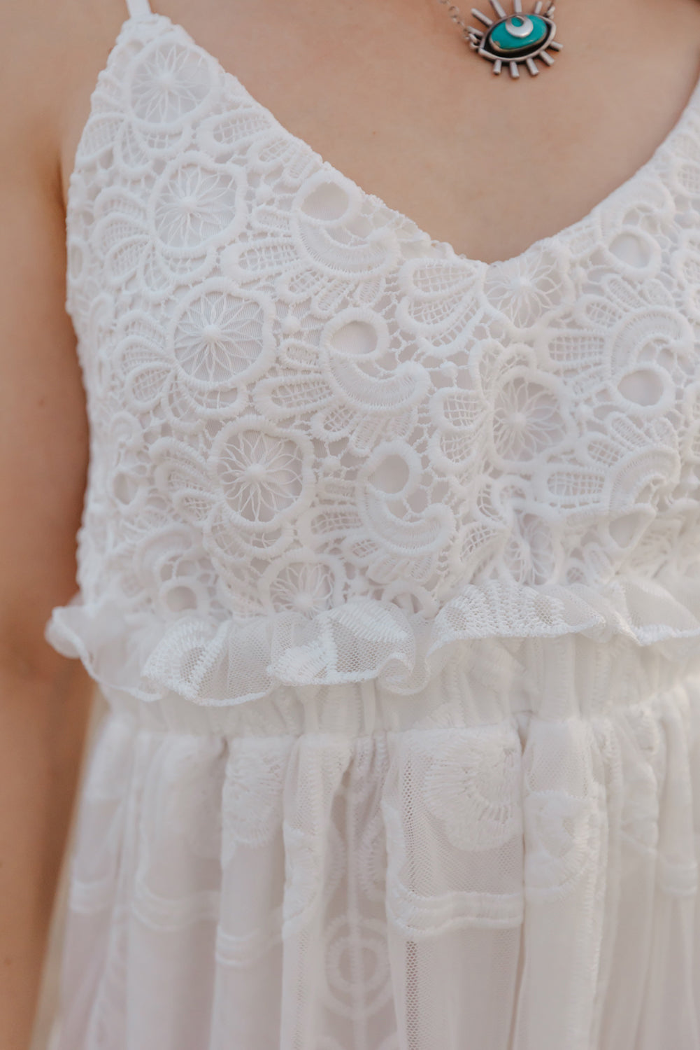 Robe longue dos nu en dentelle à bretelles spaghetti