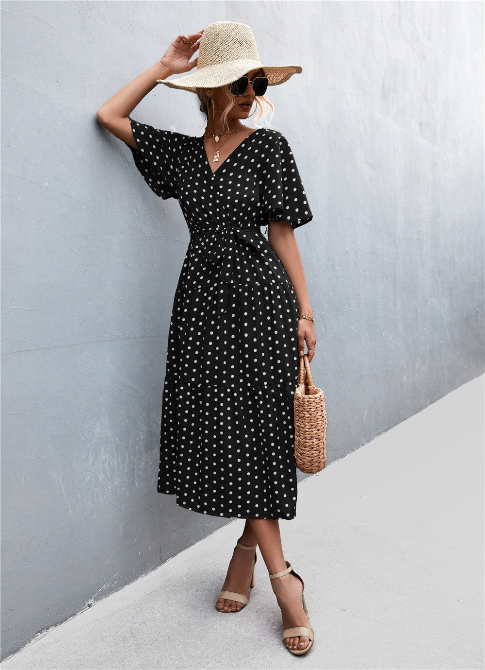 Robe imprimée à col en V et manches flottantes avec ceinture