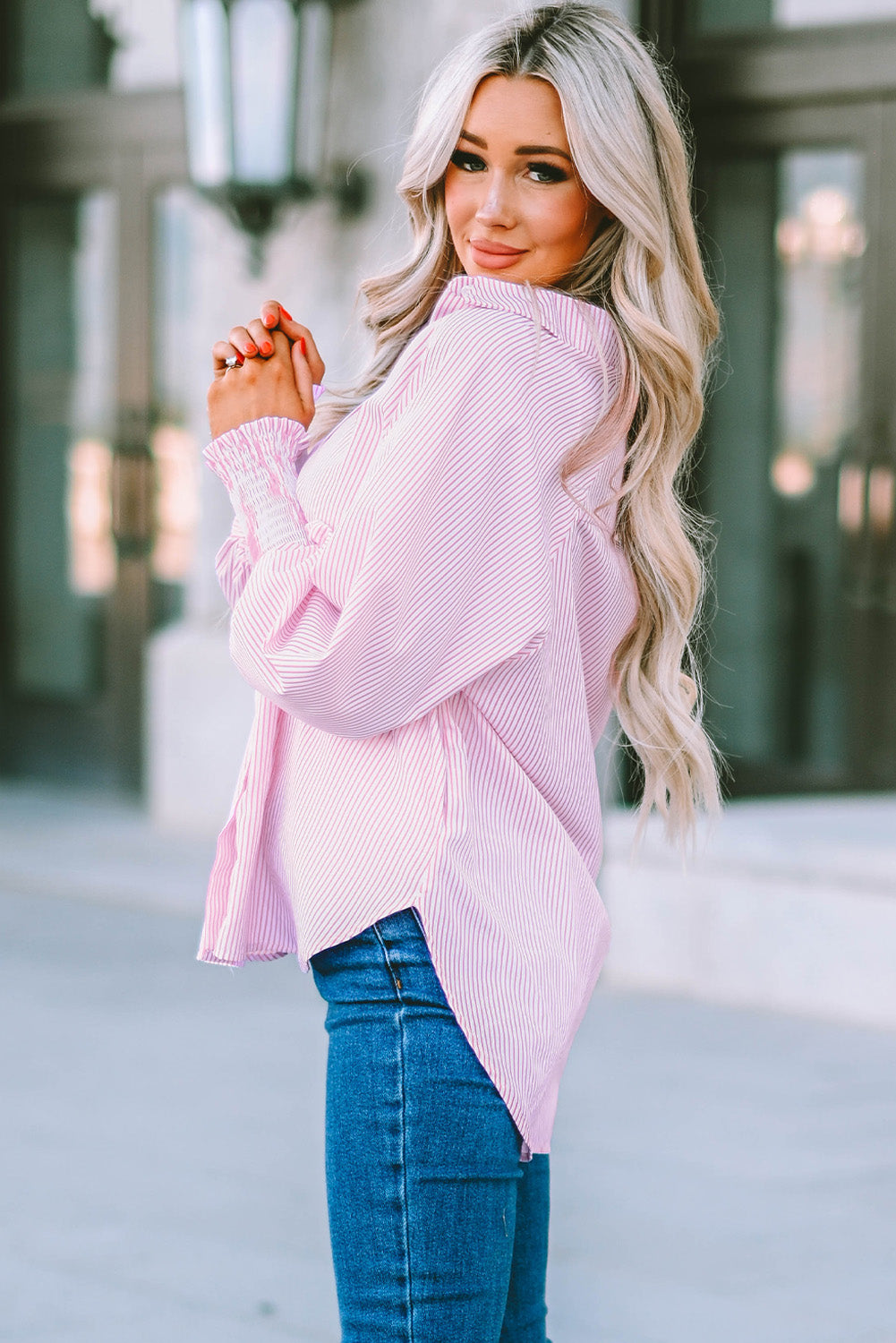 Chemise rayée à smocks et boutons sur le devant