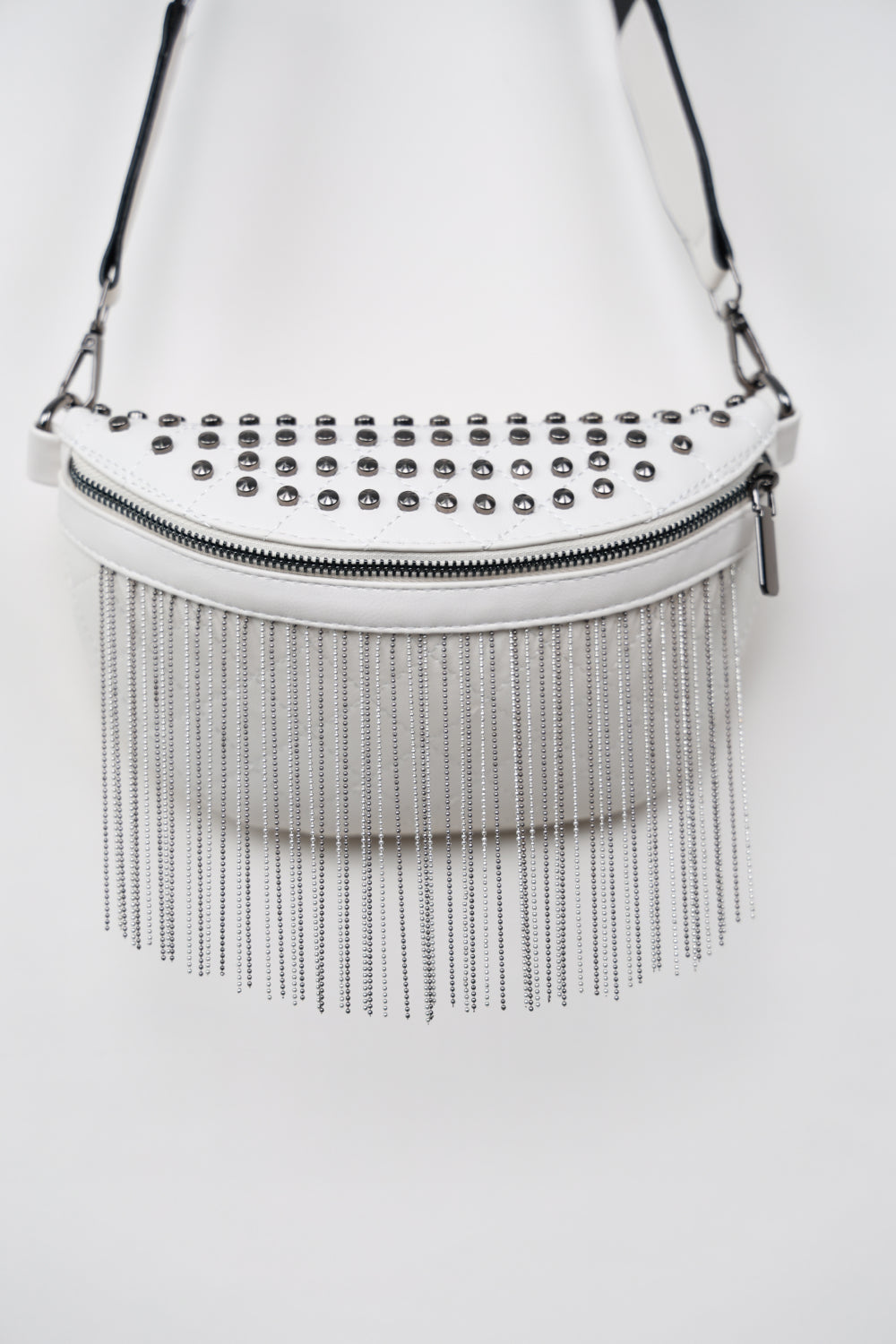 Schultertasche aus PU-Leder mit Nieten und Fransen
