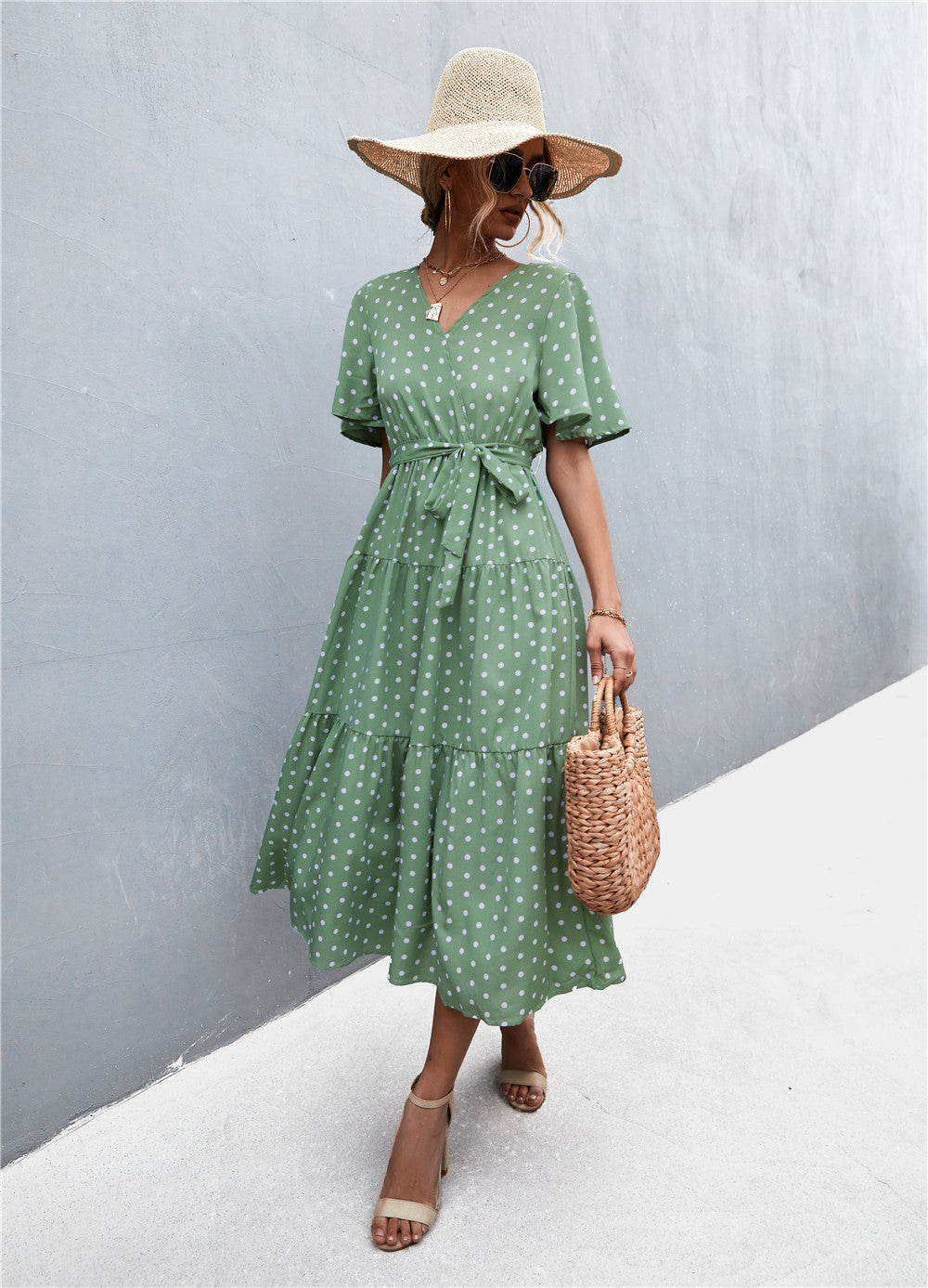 Robe imprimée à col en V et manches flottantes avec ceinture