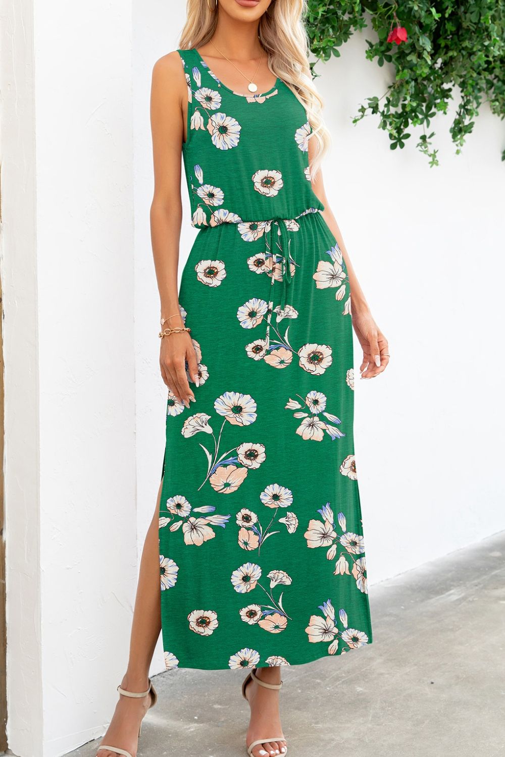Robe imprimée sans manches à col rond et fente