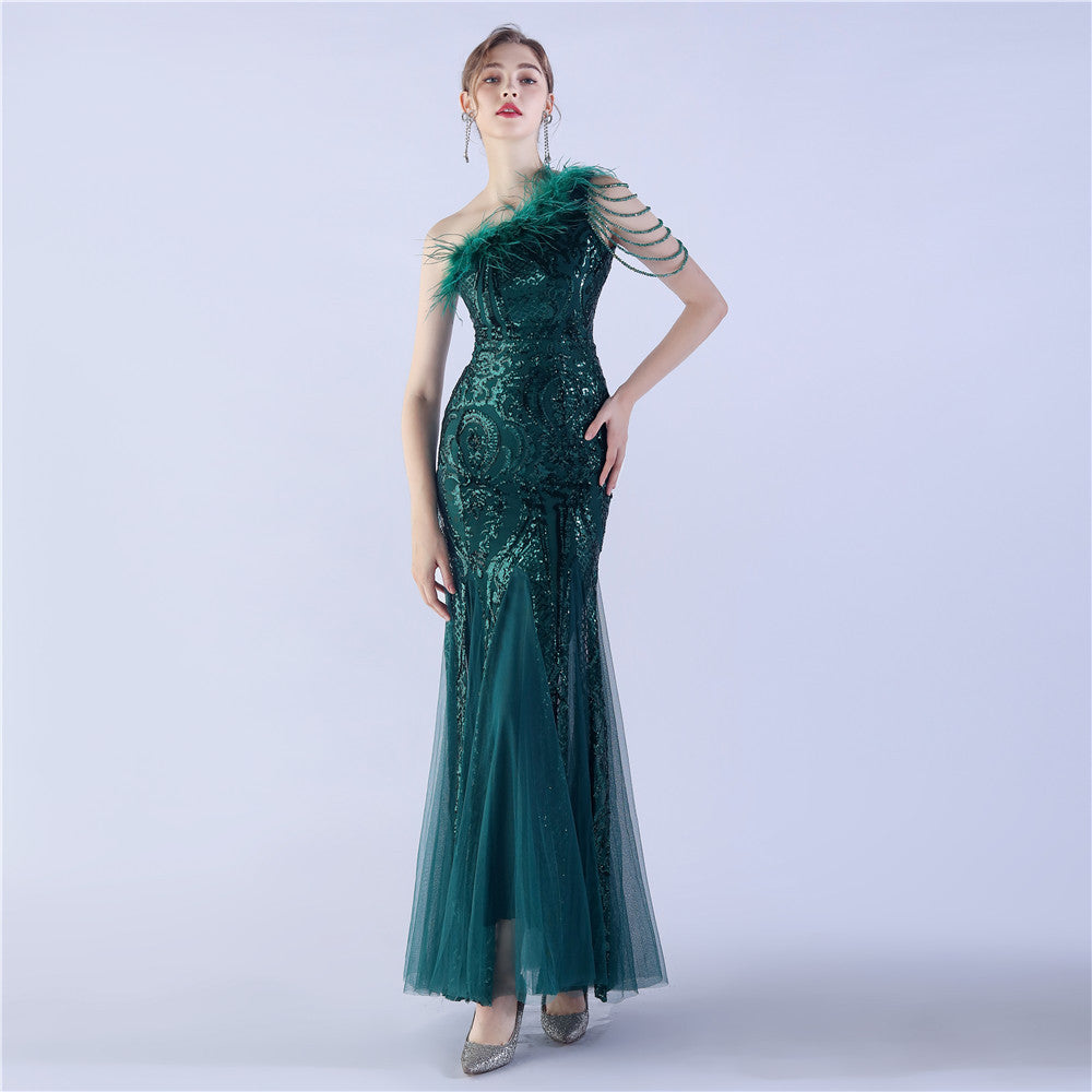 Hochwertiges Abendkleid mit Perlen und Straußenfedern und Pailletten