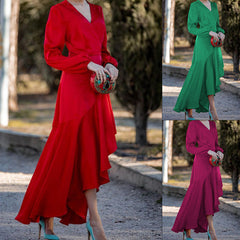 Robe élégante à manches longues et col en V avec volants