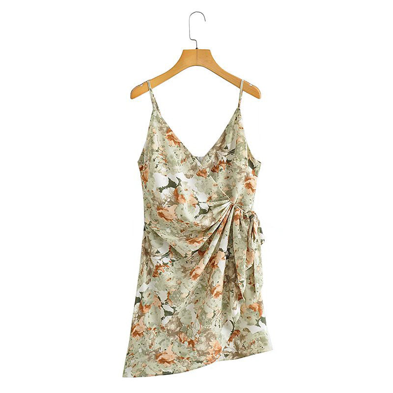 Französisches Unterkleid mit V-Ausschnitt, schmalem Seitenknoten und Aufdruck