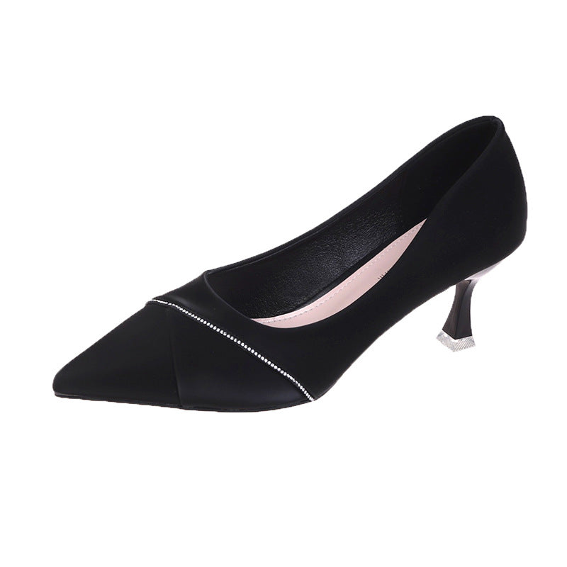 Escarpins pointus et souples pour femmes, tendance et glamour
