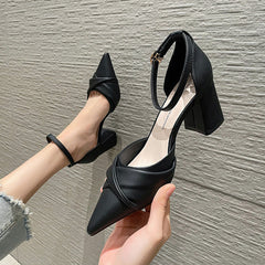 Elegante Chunky Pointed Toe Schwarz Und