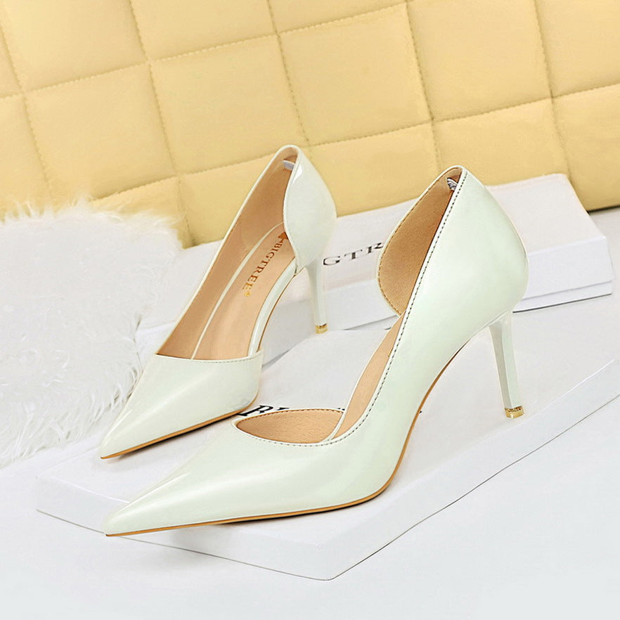 Women's Shallow Mouth Pointed Side Hollow High