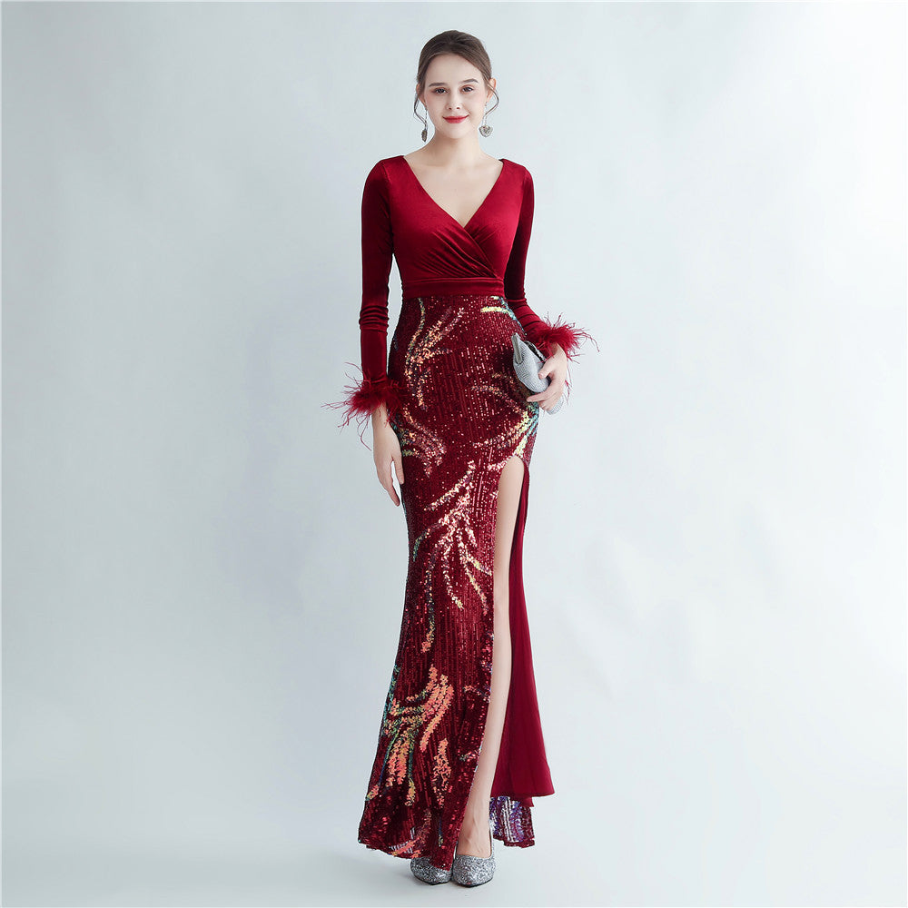 Robe de soirée à manches longues en velours à paillettes et plumes d'autruche