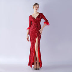 Craft – Langärmliges Abendkleid mit Pailletten und Straußenfedern