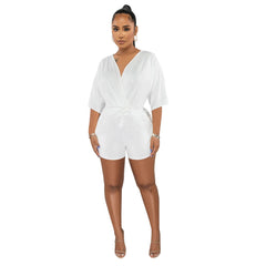 Einfarbiger Jumpsuit mit V-Ausschnitt und taillierter Taille, lässige Shorts