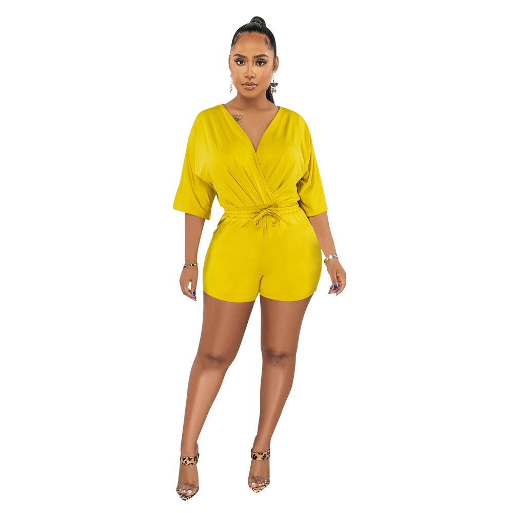 Einfarbiger Jumpsuit mit V-Ausschnitt und taillierter Taille, lässige Shorts