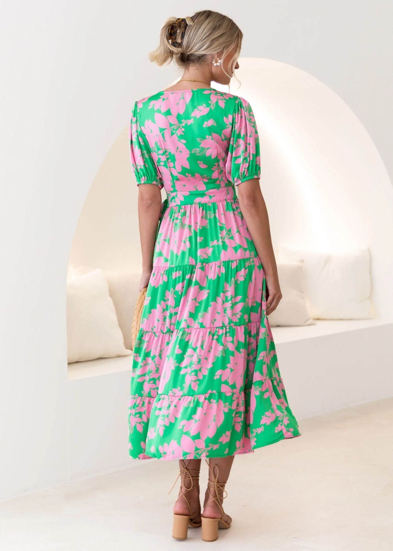 Vintage Court Bedrucktes Kleid mit V-Ausschnitt und Blumenmuster