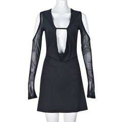 Kleid mit V-Ausschnitt, aushöhlendem Ausschnitt, Netzärmeln