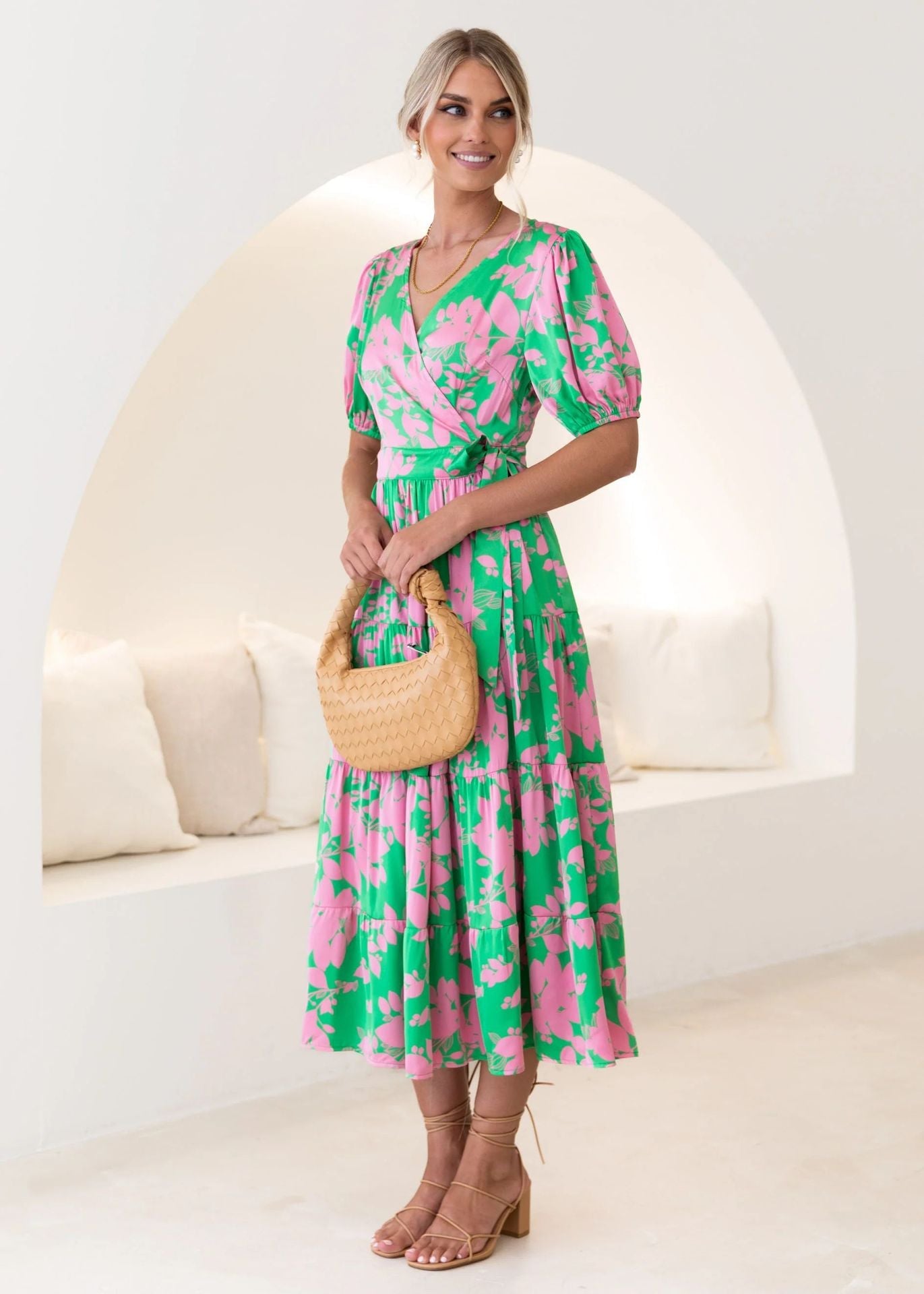 Vintage Court Bedrucktes Kleid mit V-Ausschnitt und Blumenmuster