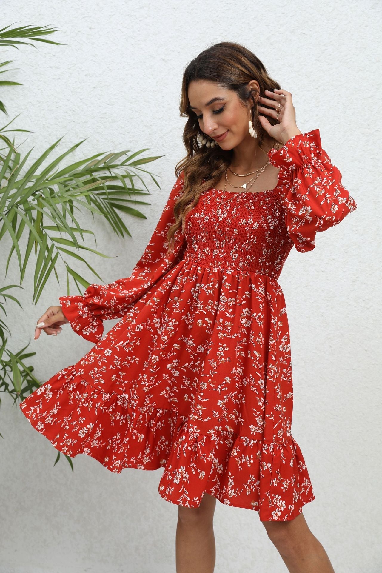 Langärmliges Midikleid mit Blumenmuster