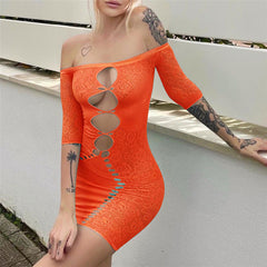 Enges Etuikleid aus Strick mit Cut-out-Ausschnitt und hoher Taille