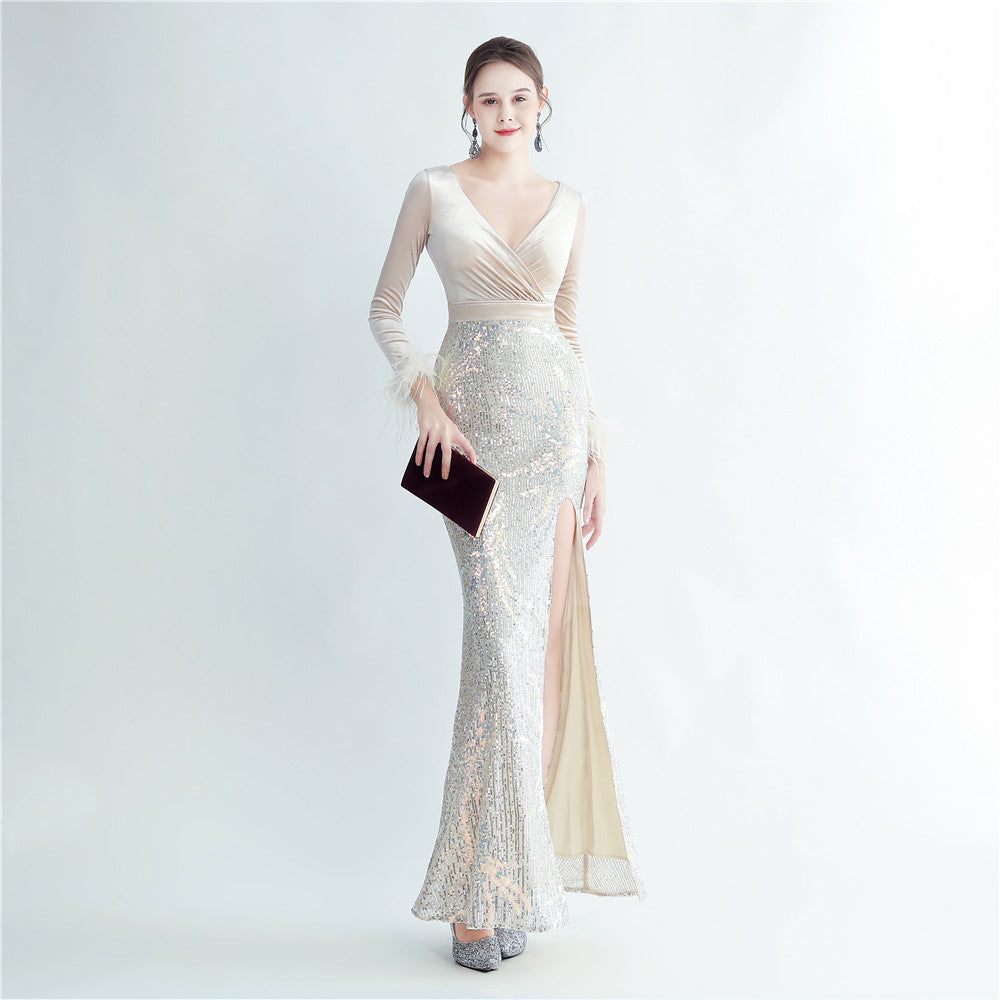Robe de soirée à manches longues en velours à paillettes et plumes d'autruche