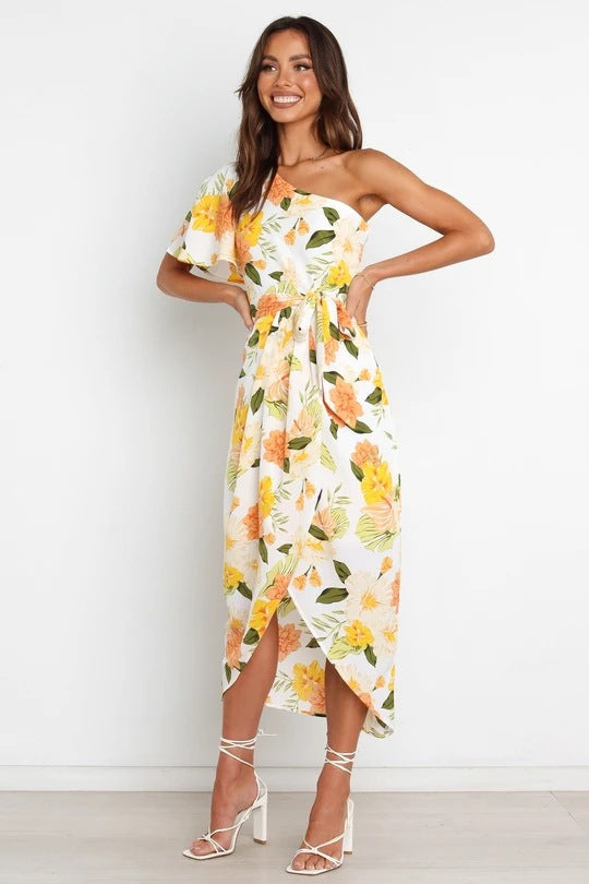 Bedrucktes, asymmetrisches Kleid mit Schnürung