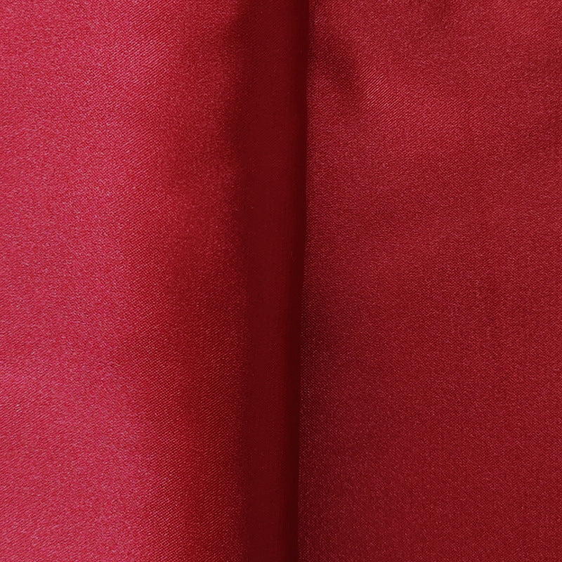 Rückenfreies Trägerkleid mit Schnürung