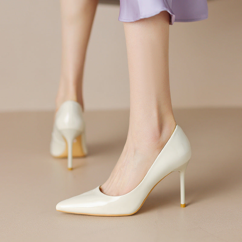 Escarpins à talons aiguilles pointus et hauts couleur chair pour femmes