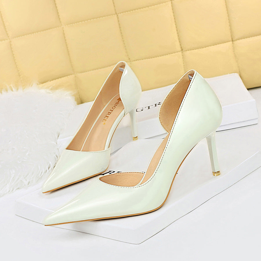 Women's Shallow Mouth Pointed Side Hollow High