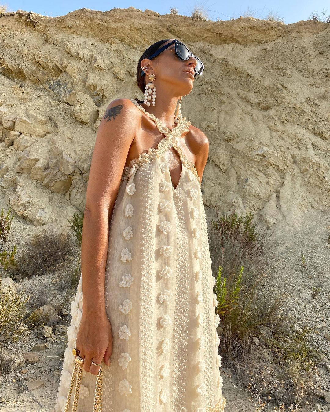Robe à volants et motif floral tridimensionnel à col licou