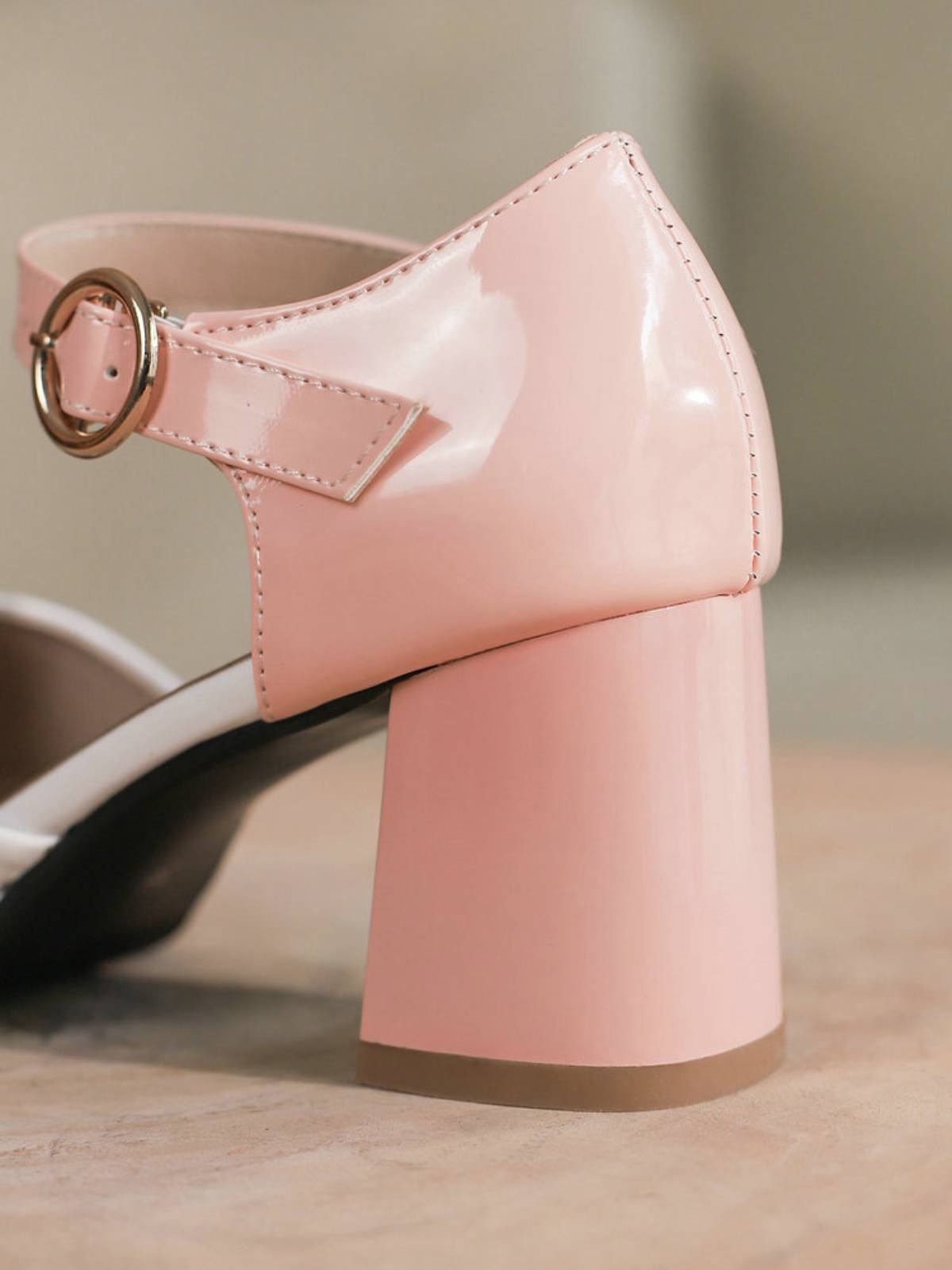 Retro High Heels mit Knöchelriemen