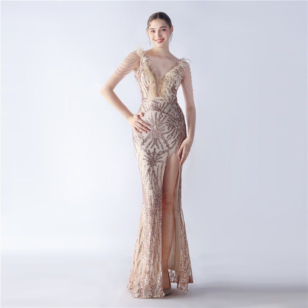 Robe de soirée longue à paillettes et plumes d'autruche de Heavy Industry