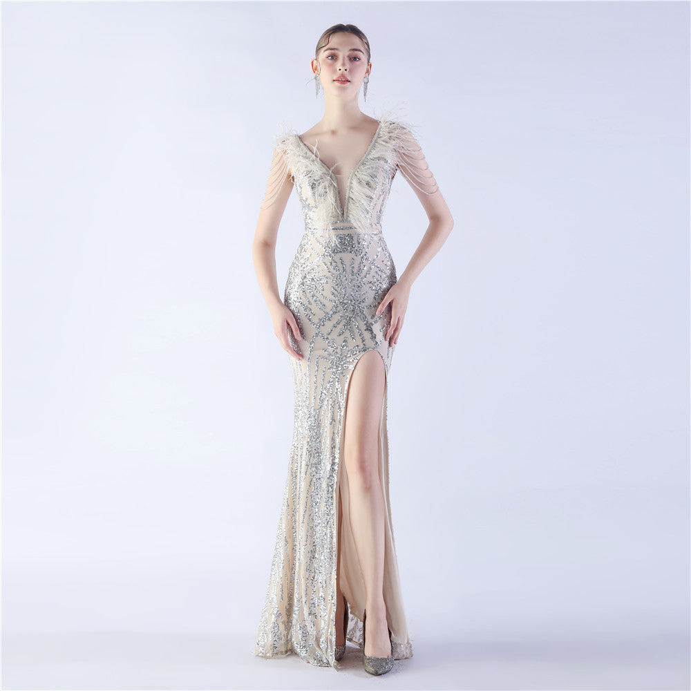 Robe de soirée longue à paillettes et plumes d'autruche de Heavy Industry