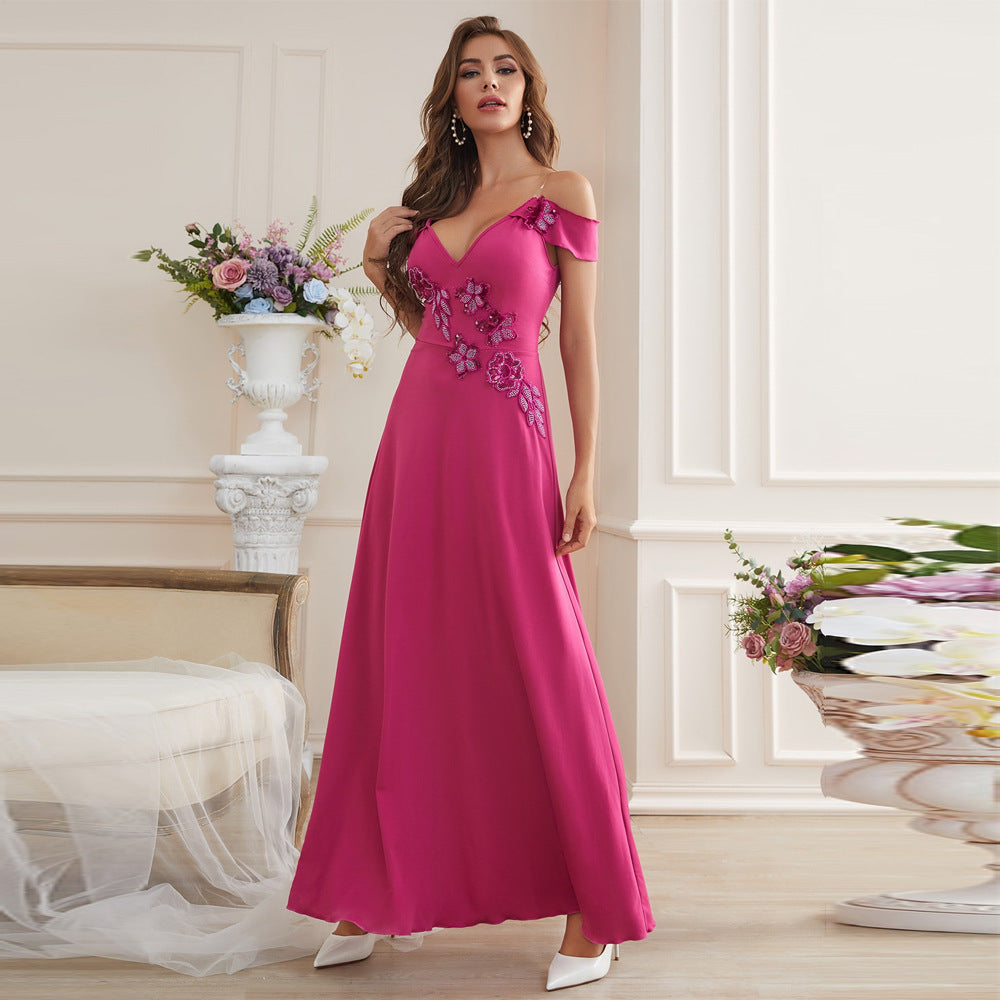 Robe élégante à col dénudé et à la mode avec appliques