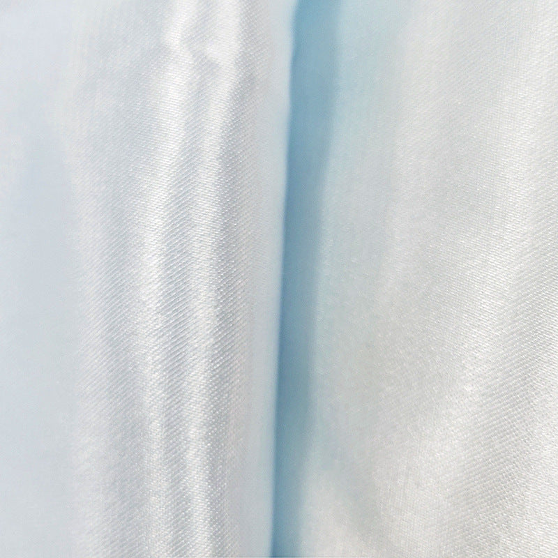 Rückenfreies Trägerkleid mit Schnürung