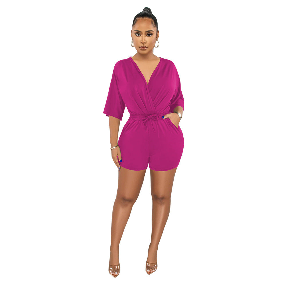 Einfarbiger Jumpsuit mit V-Ausschnitt und taillierter Taille, lässige Shorts