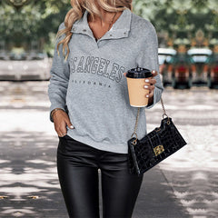 Tragen Sie einen langärmligen Pullover mit Buchstabengrafik