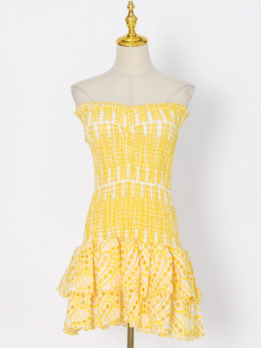 Robe bandeau asymétrique à une épaule et broderies, couleur unie