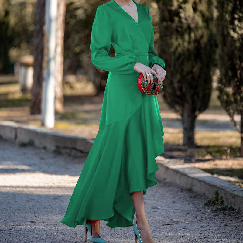 Robe élégante à manches longues et col en V avec volants
