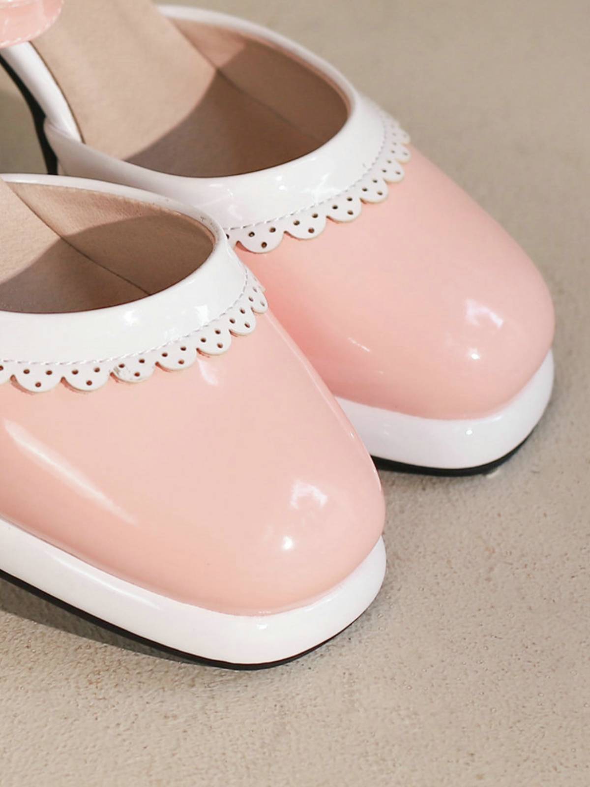 Retro High Heels mit Knöchelriemen